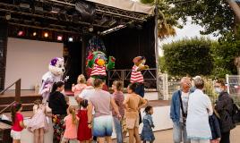 Mascottes sur scène au camping Les Sables du Midi